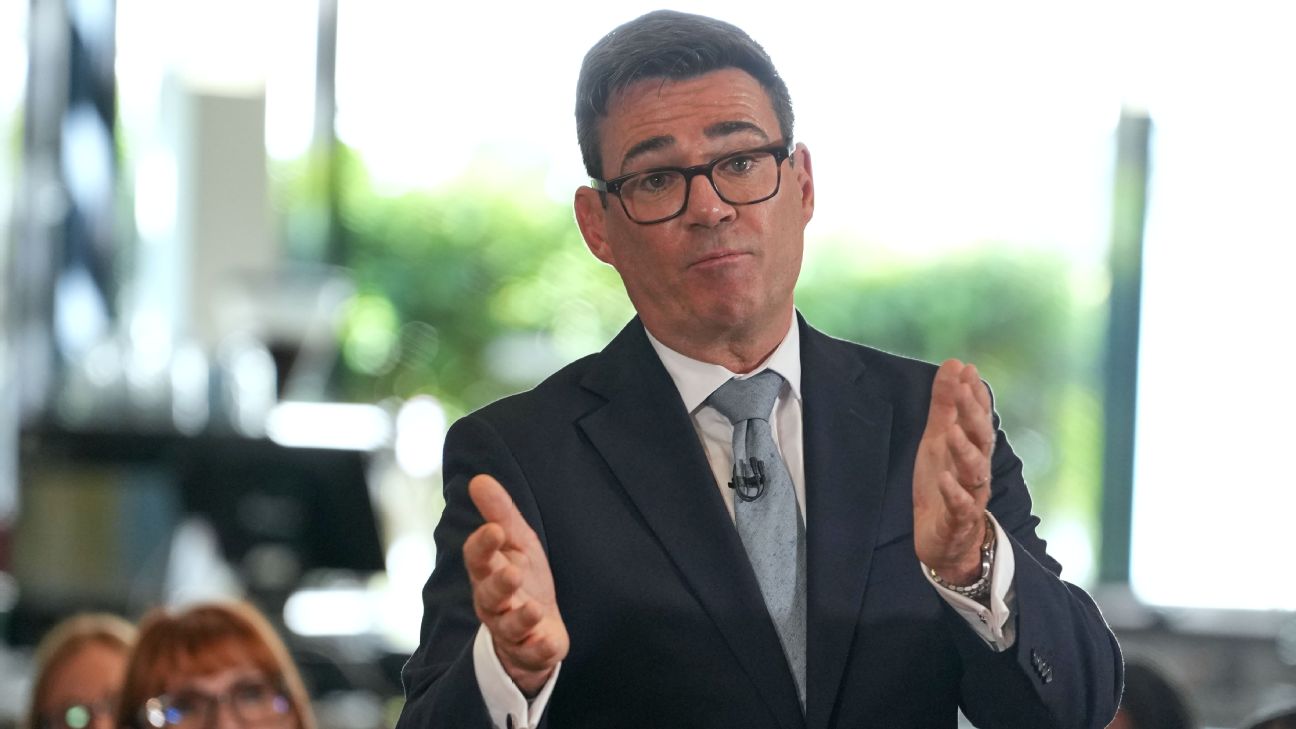 英国首相安迪·伯恩汉姆要求国际足联主席因世界杯出售计划辞职